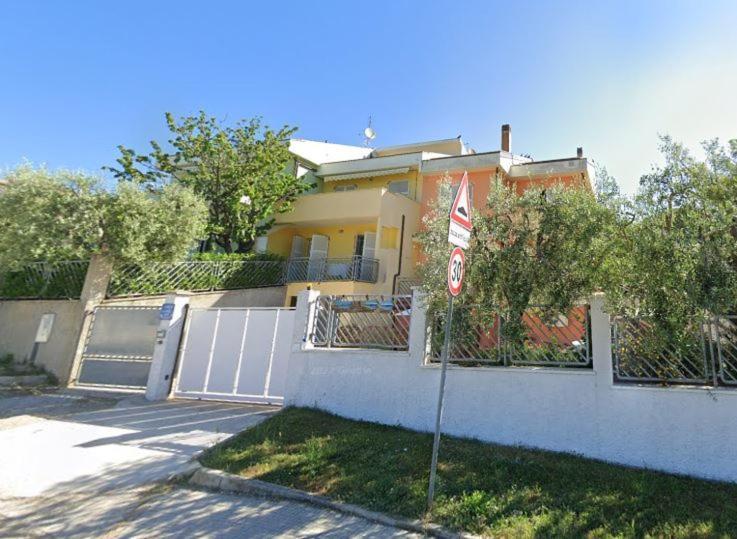 Apartmán Casa Nadia A Pochi Passi Dal Mare Con Garage, Terrazza E Sala Giochi Numana Exteriér fotografie